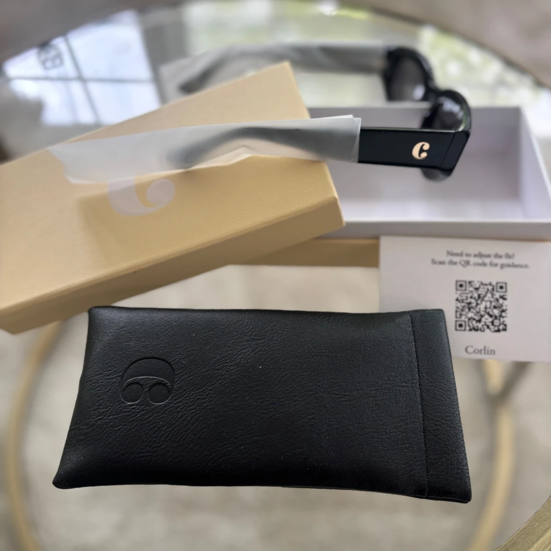 Svarta solglasögon från Corlin - 2