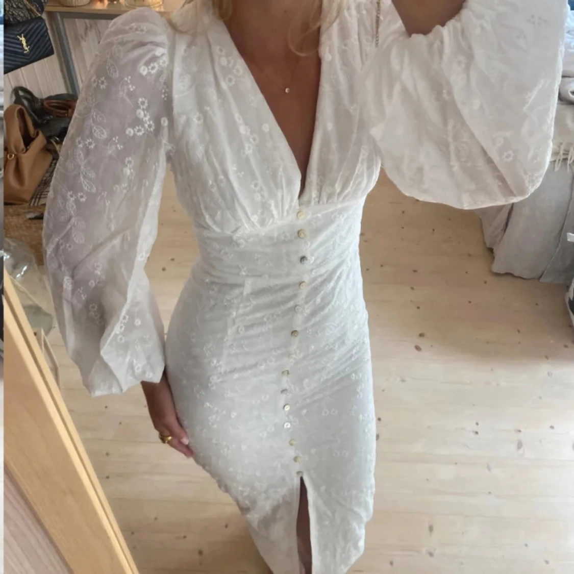 Broderad klänning - 1