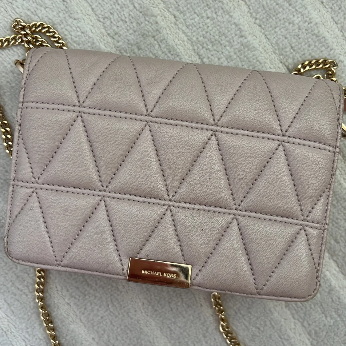 Rosa/nude quiltad axelväska från Michael Kors