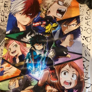 My Hero Academia Affisch  - Säljer en ganska stor affisch. Affischen har gått sönder lite i hörnen men inget för brutalt