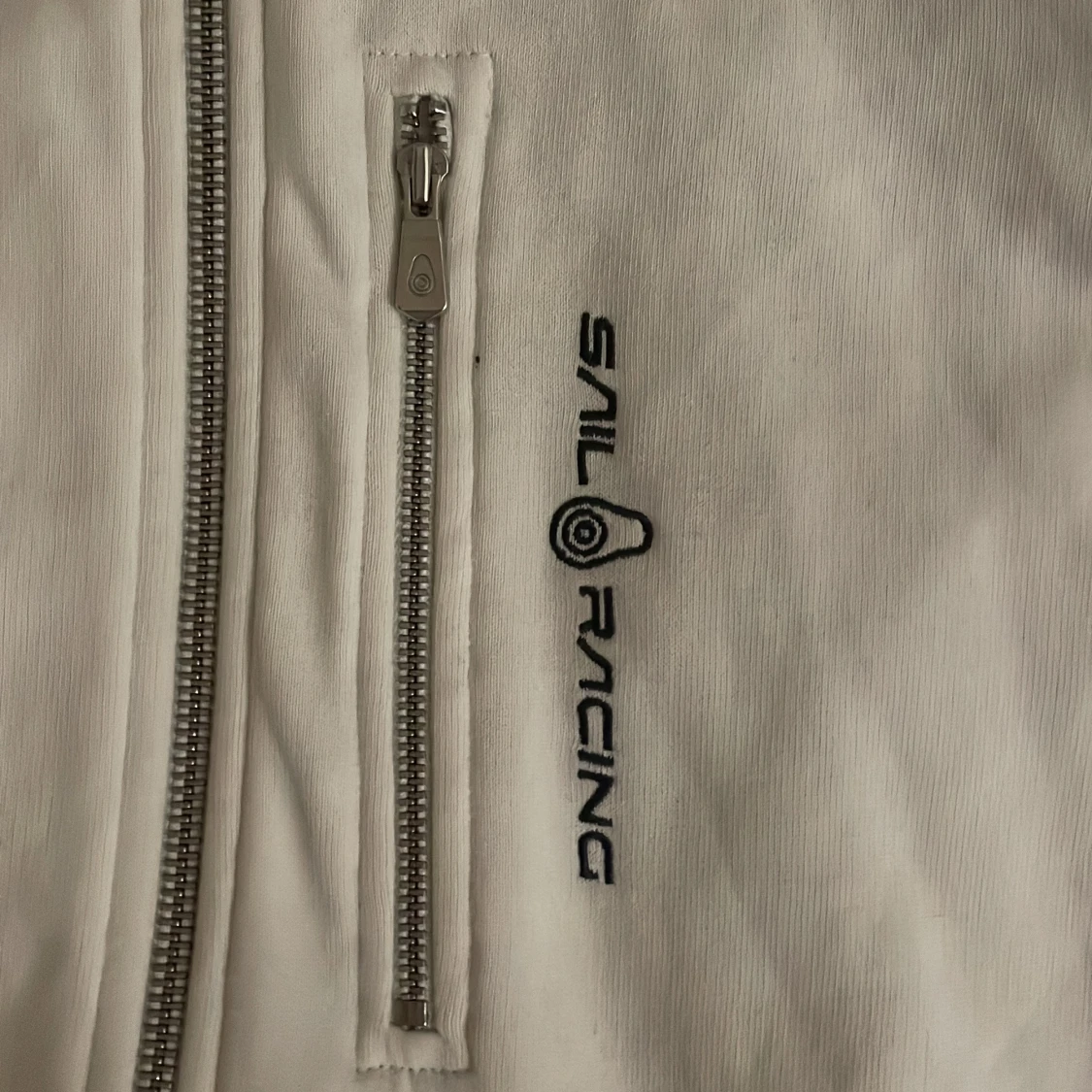 Vit hoodie från Sail Racing - 3