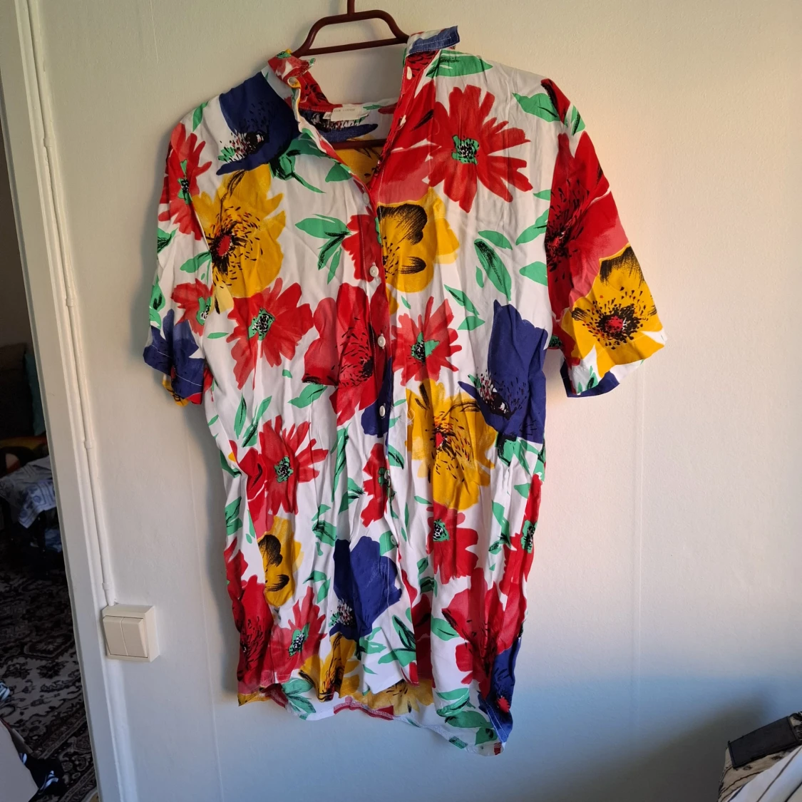 Färgglad blommig skjortklänning - 3