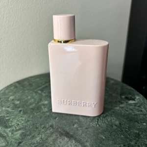 Burberry Her Elixir de Parfum - Jättegod populär parfym⭐️ ca +80% kvar i flaskan. 