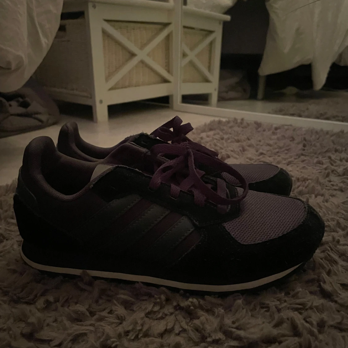 Svarta Adidas sneakers