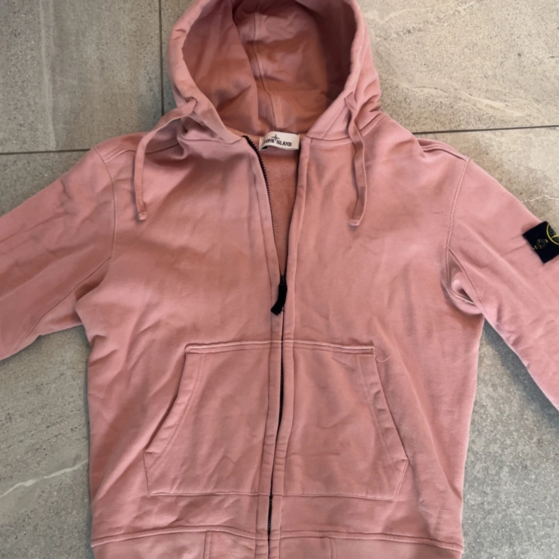 Rosa hoodie från Stone Island