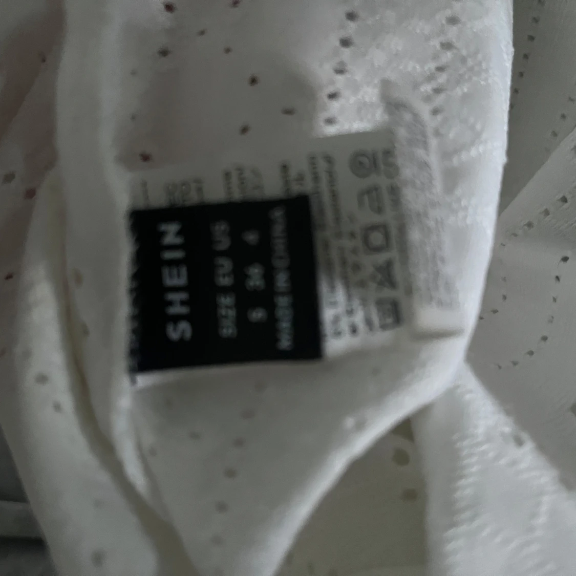 Vit ärmlös blus med volang från SHEIN - 2