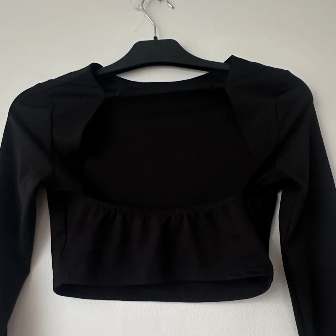 Svart topp me öppen rygg - 1