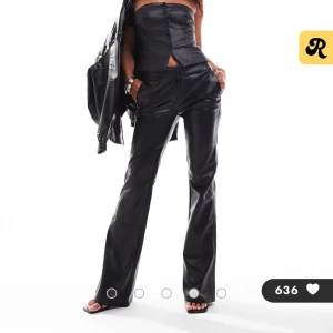 Trendiga skinnbyxor från Bershka - Intressekoll på mina skinnbyxor från berskha💞💞