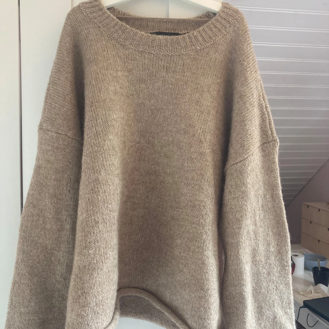 Beige stickad tröja 