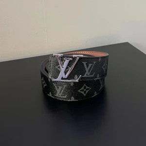 L.V Bälte - Säljer nu ett helt nytt L.V bälte som aldrig använts eller prövats vid frågor eller annat bara att kontakta