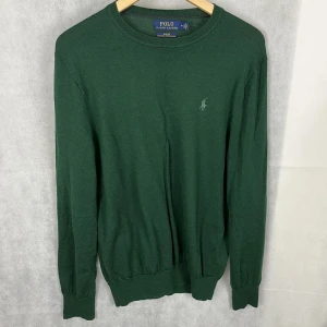 Ralph lauren pullover  - Fet pullover från Ralph lauren i gott skick! Modellen på bilden är 184 och bär storlek M. Skriv gärna vid frågor 