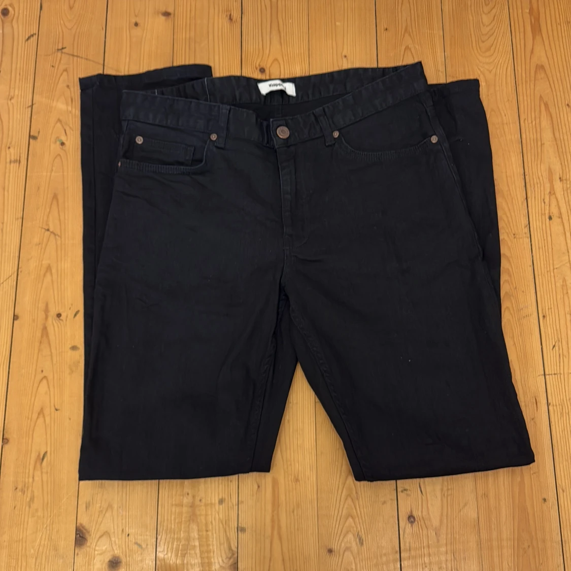 Svarta jeansbyxor från Kappahl