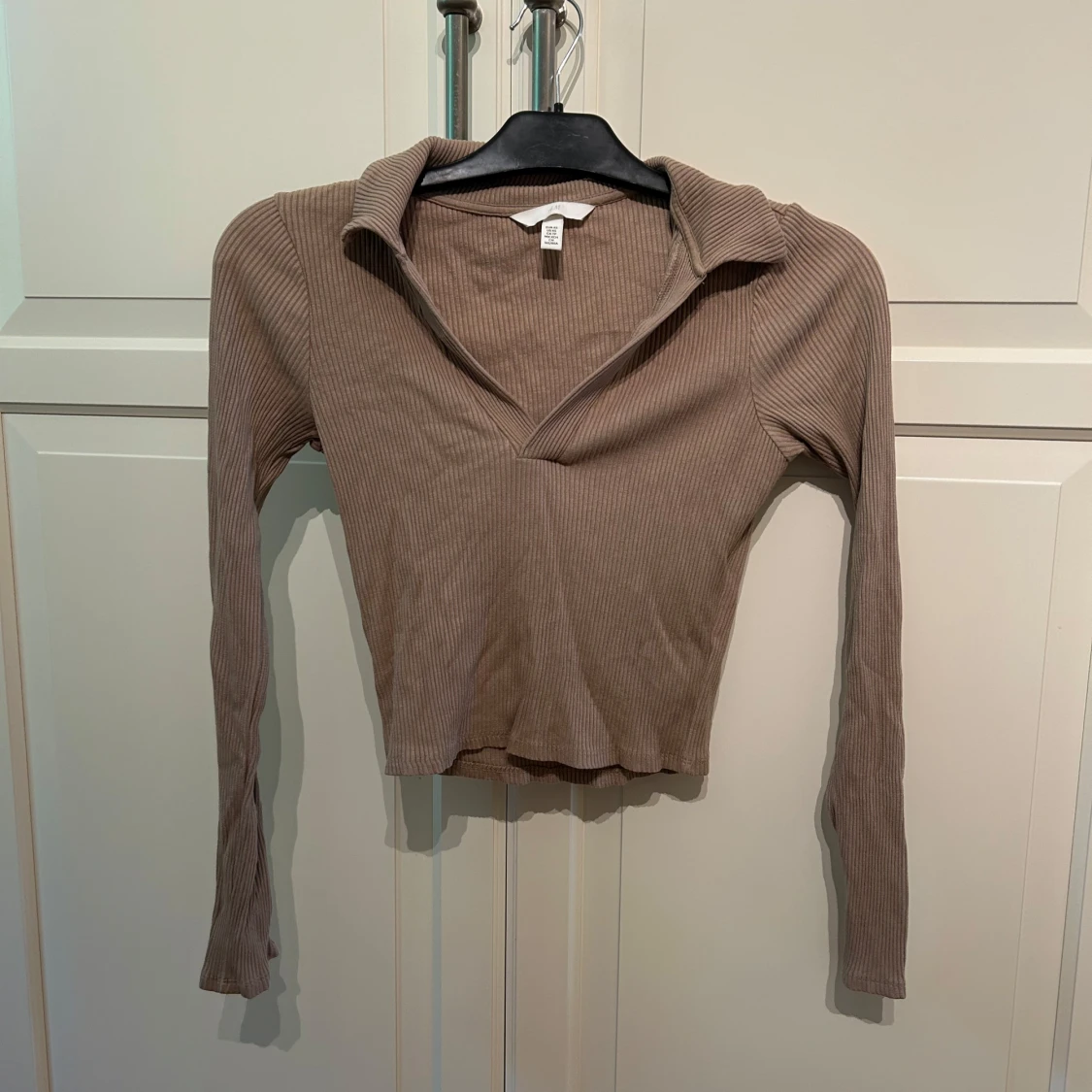 Beige ribbad croppad tröja från H&M