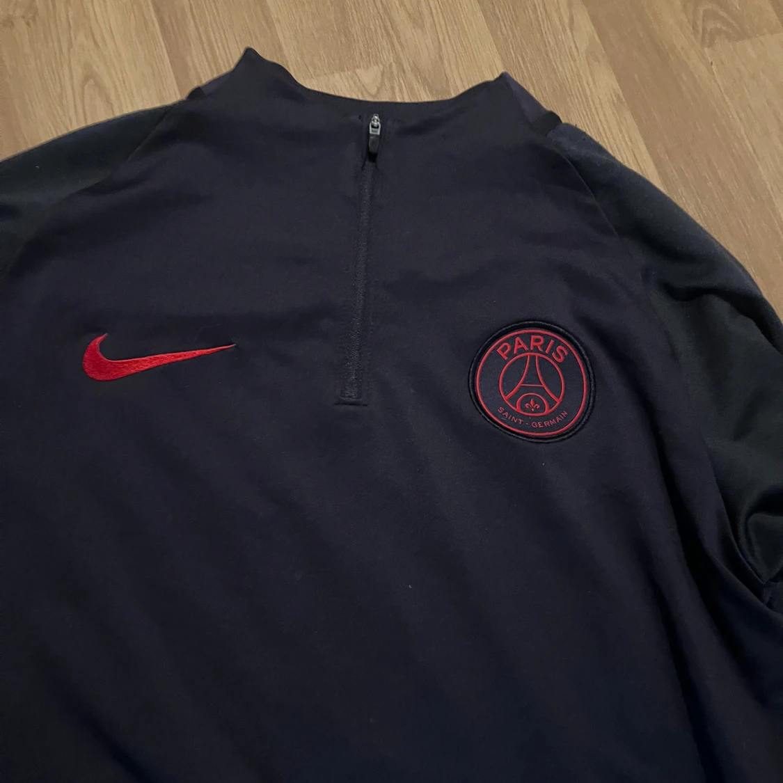 Svart Paris Saint-Germain fotbollströja från Nike