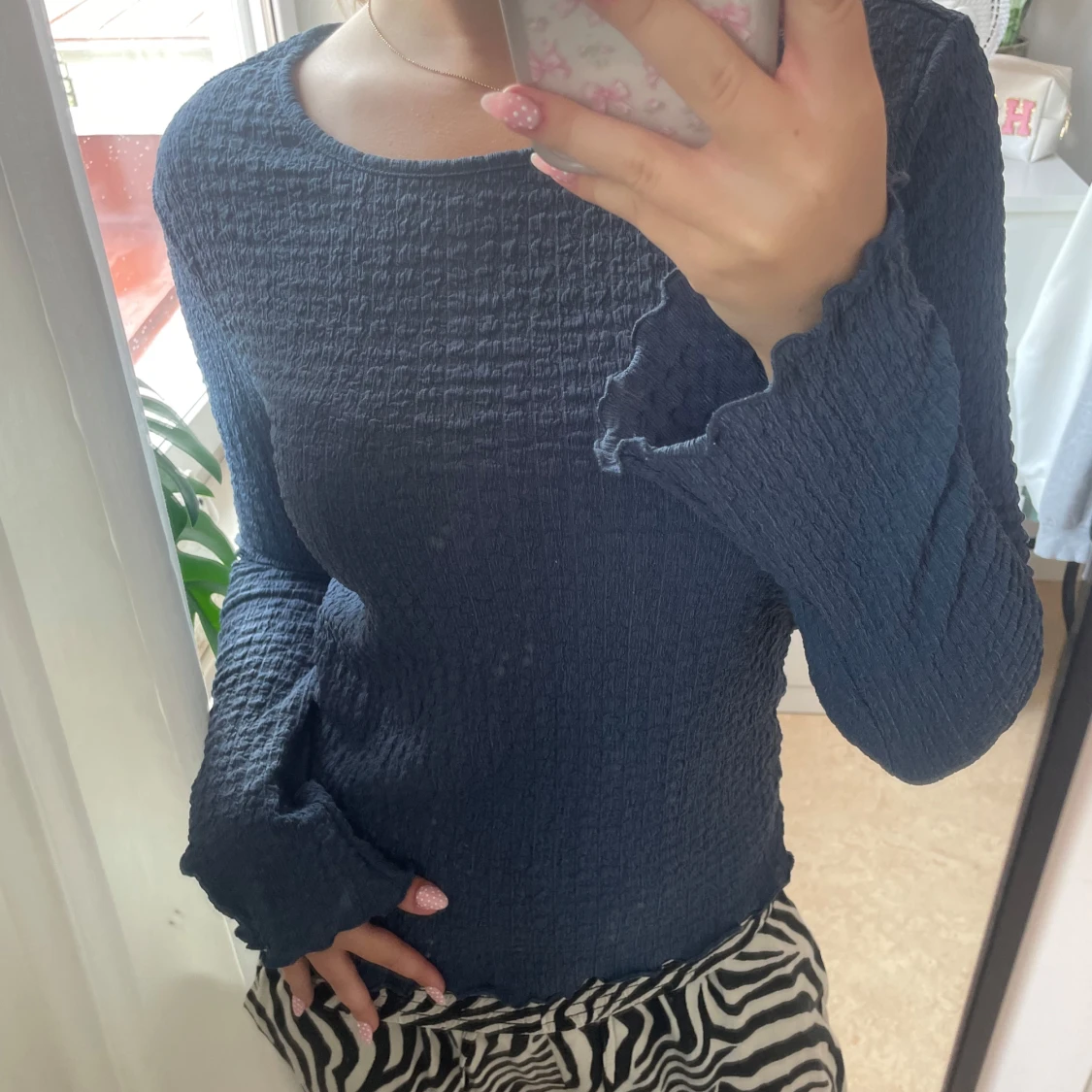 Blå långärmad topp i refflat material - 3