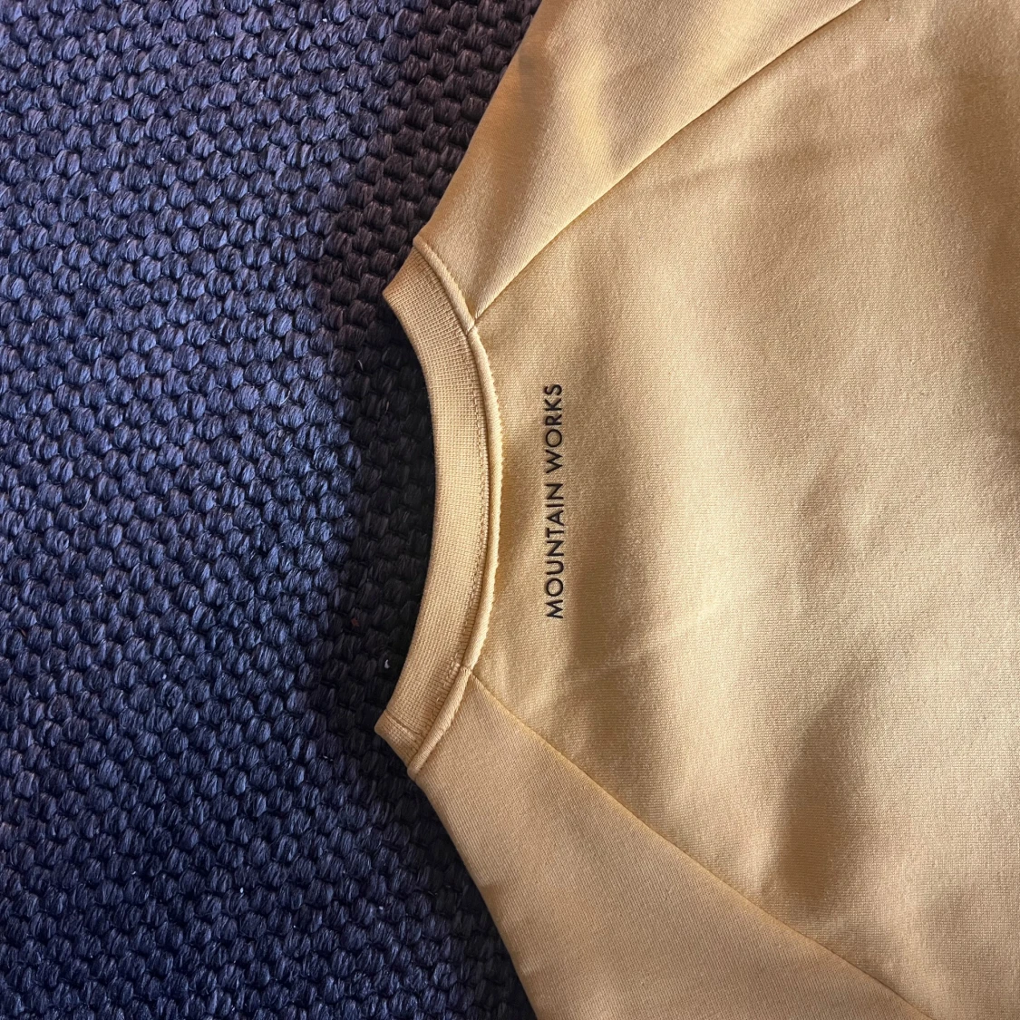 Gul sweatshirt från Mountain Works XS - 4