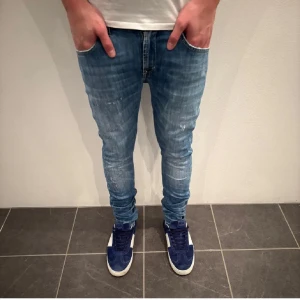 Dondup George  - Säljer nu dessa Dondup jeansen i modellen George (slimfit) | Jeansen är i mycket bra skick | Storlek 31 | Pris inte hugget i sten | Skriv vid funderingar // Mvh 