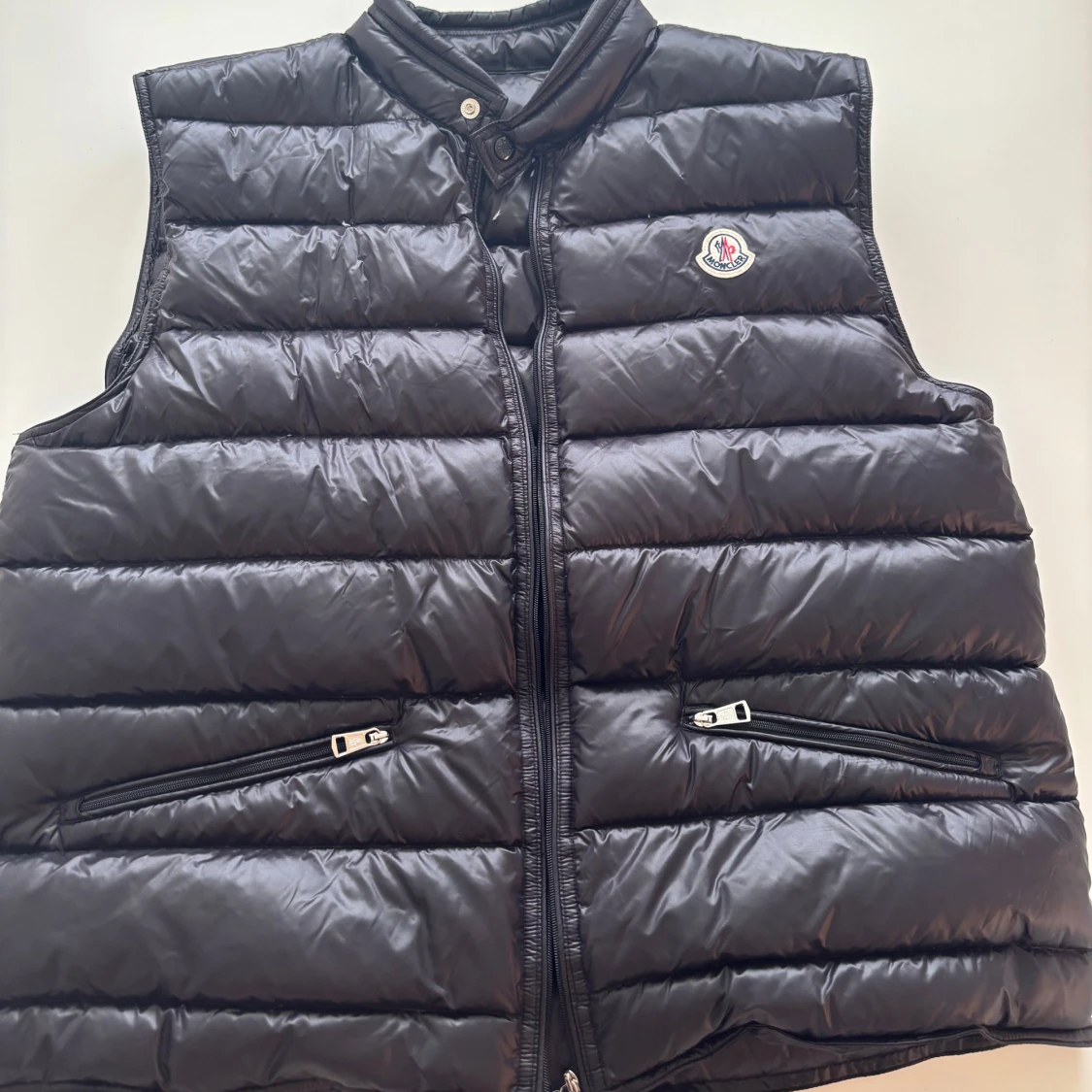 Svart dunväst från Moncler
