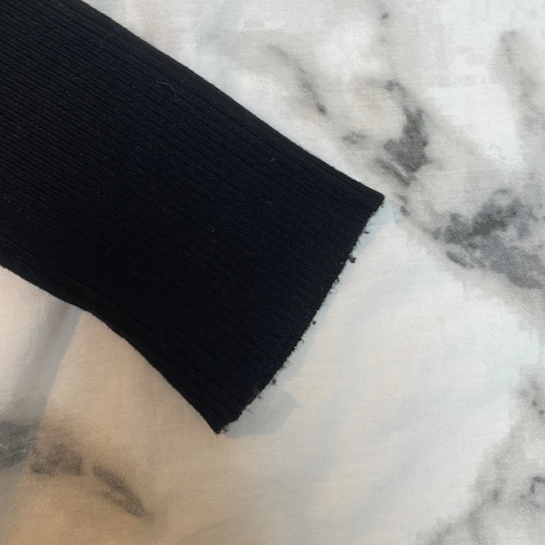 Svart ribbad topp från H&M - 3