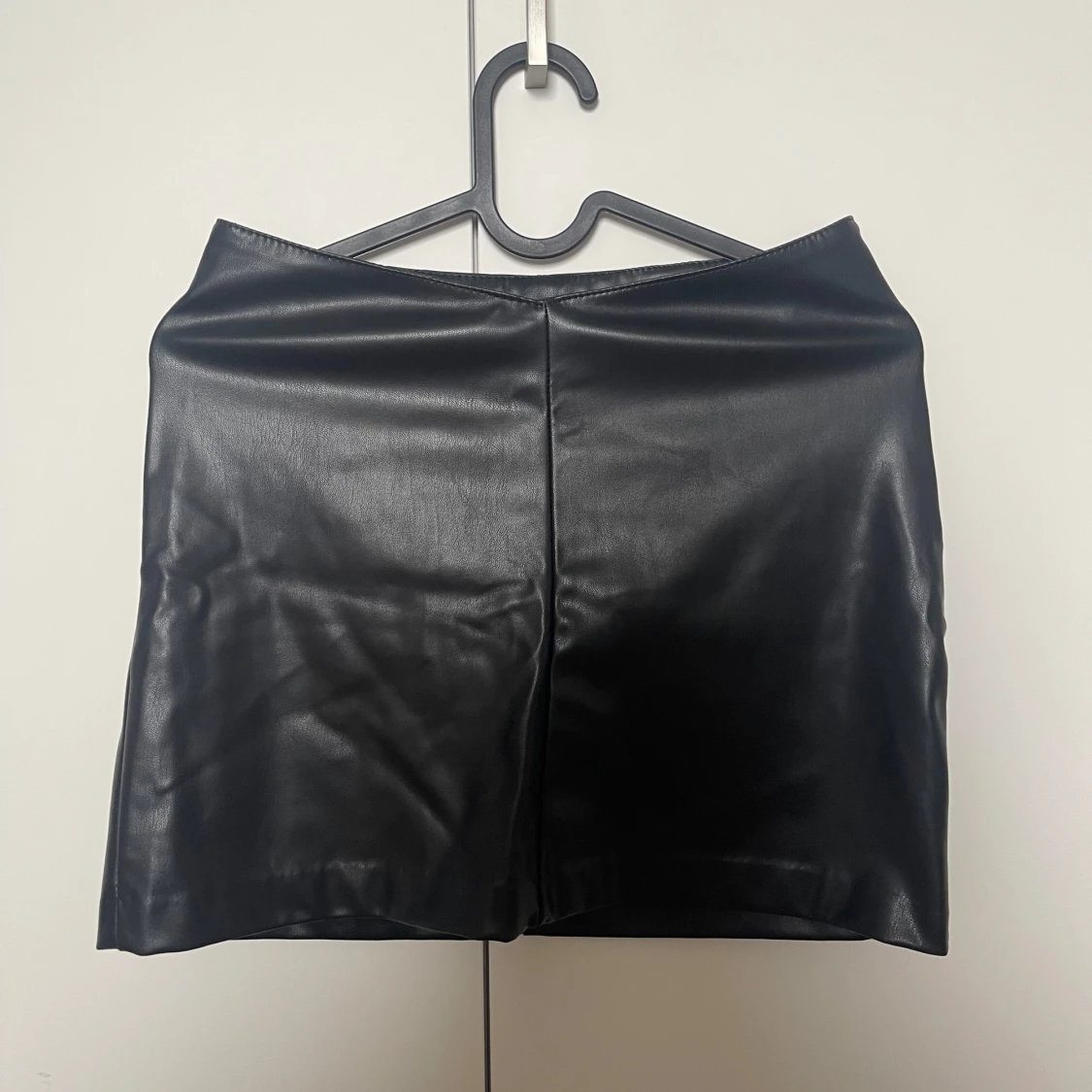 Svart skinnkjol  - 1