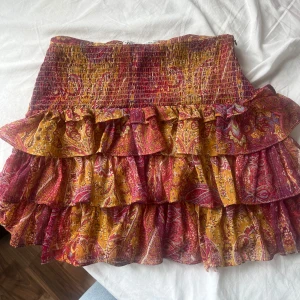 Volang kjol  - Mönstrad volang kjol från Zara 