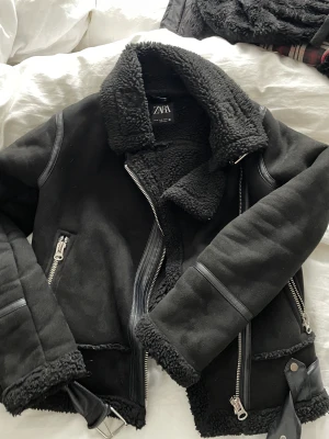Zara jacka - Har nästan aldrig använt den då jag inte tycker jag passar i den, nypris 700kr