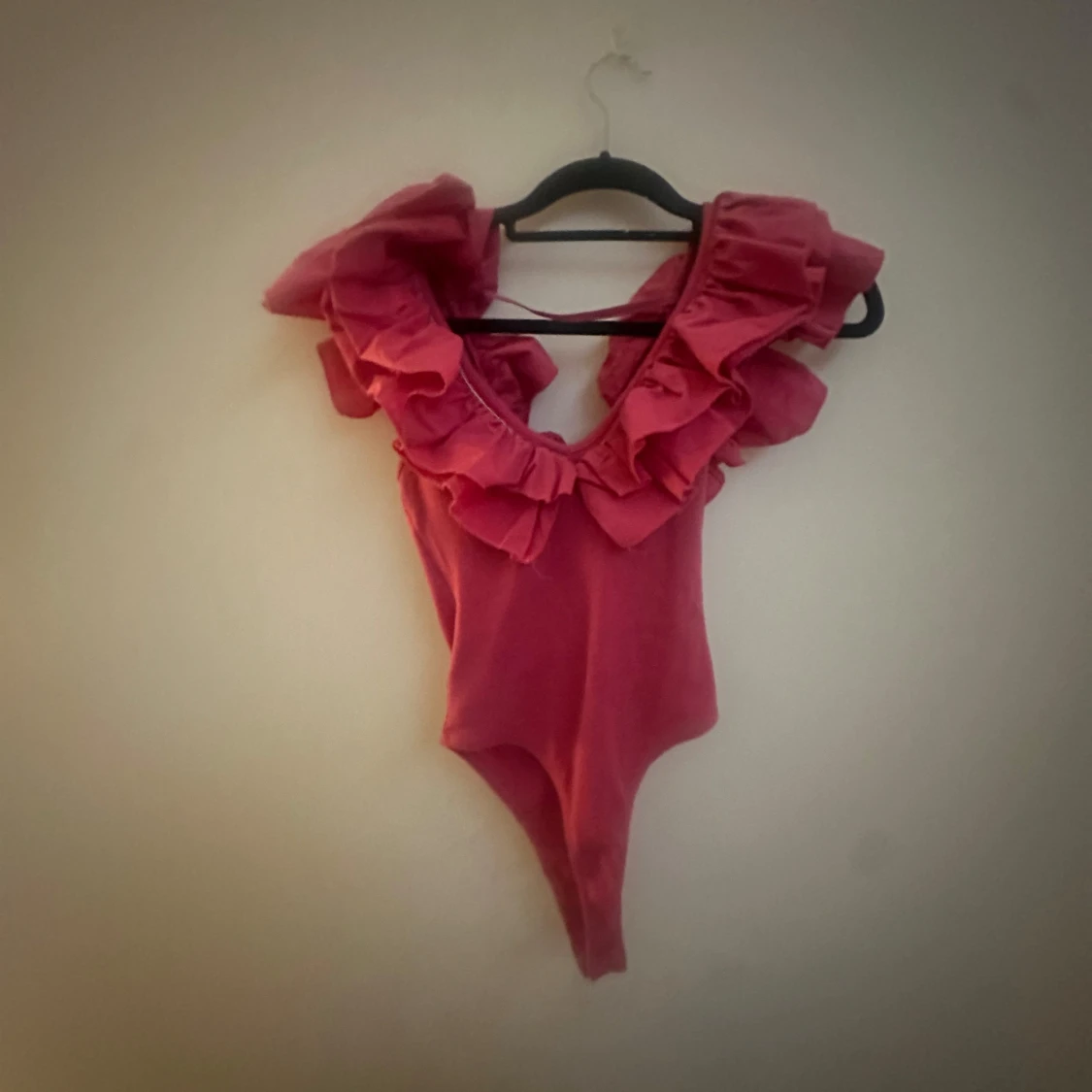 Rosa volangbody från Zara - 2