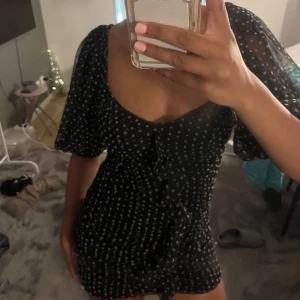 Prickig klänning - Så söt prickig klänning från zara!💞