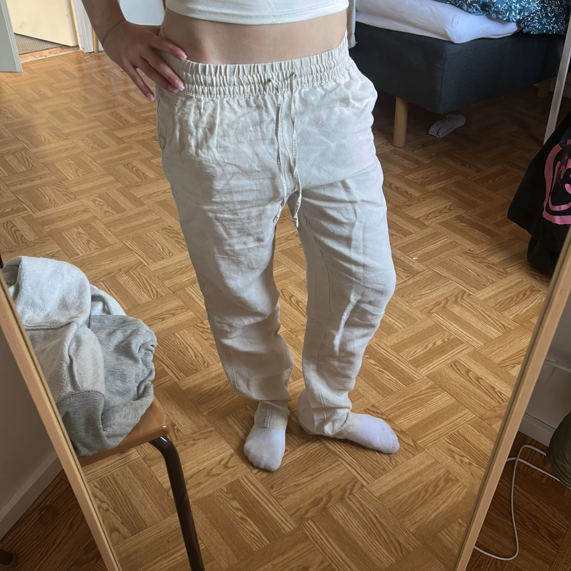 Beiga linnebyxor med snörning