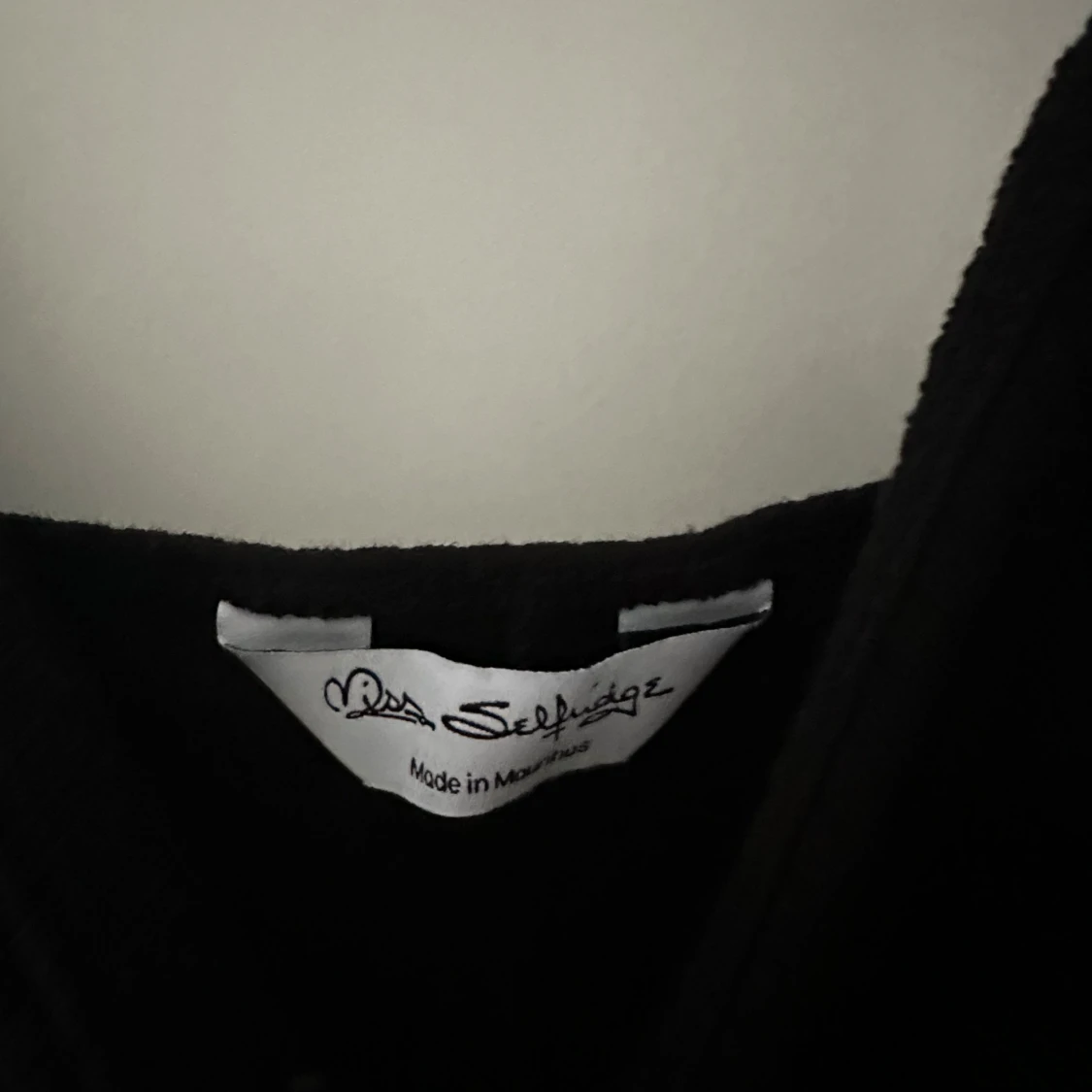 Svart ribbad klänning  - 3