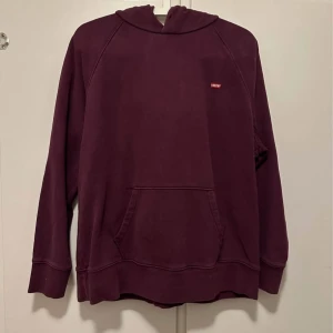 Levi's Hoodie - Hoodie från Levi's i fint skick. Kan frakta eller mötas upp centralt i Karlskoga 📦