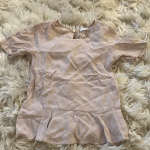 peplumtopp - jättesöt 🥹🥹🥰🥰 lite skrynklig just nu men det fixas lätt! 🎀🎀🎀😘😘