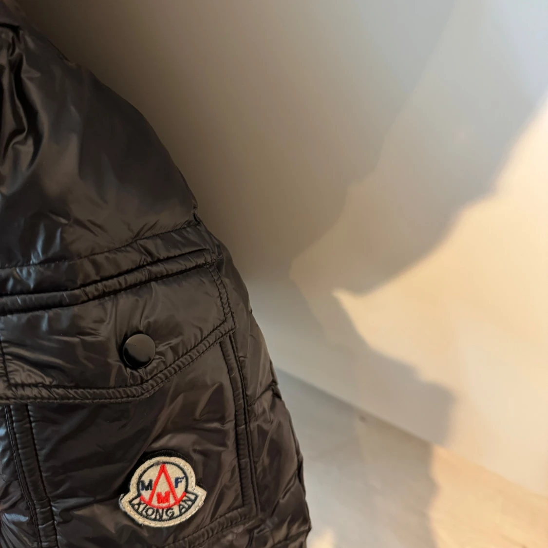 Svart dunjacka från Moncler(fejk) - 1