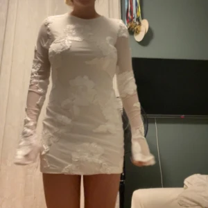 Studentklänning  - Jätte fin klänning aldrig använt perfekt till studenten 