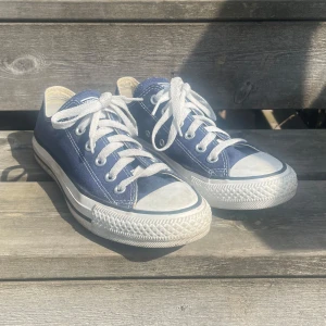 Converse - jättefina converse som jag köpt på sellpy och använt cirka 2-3 ggr!💗