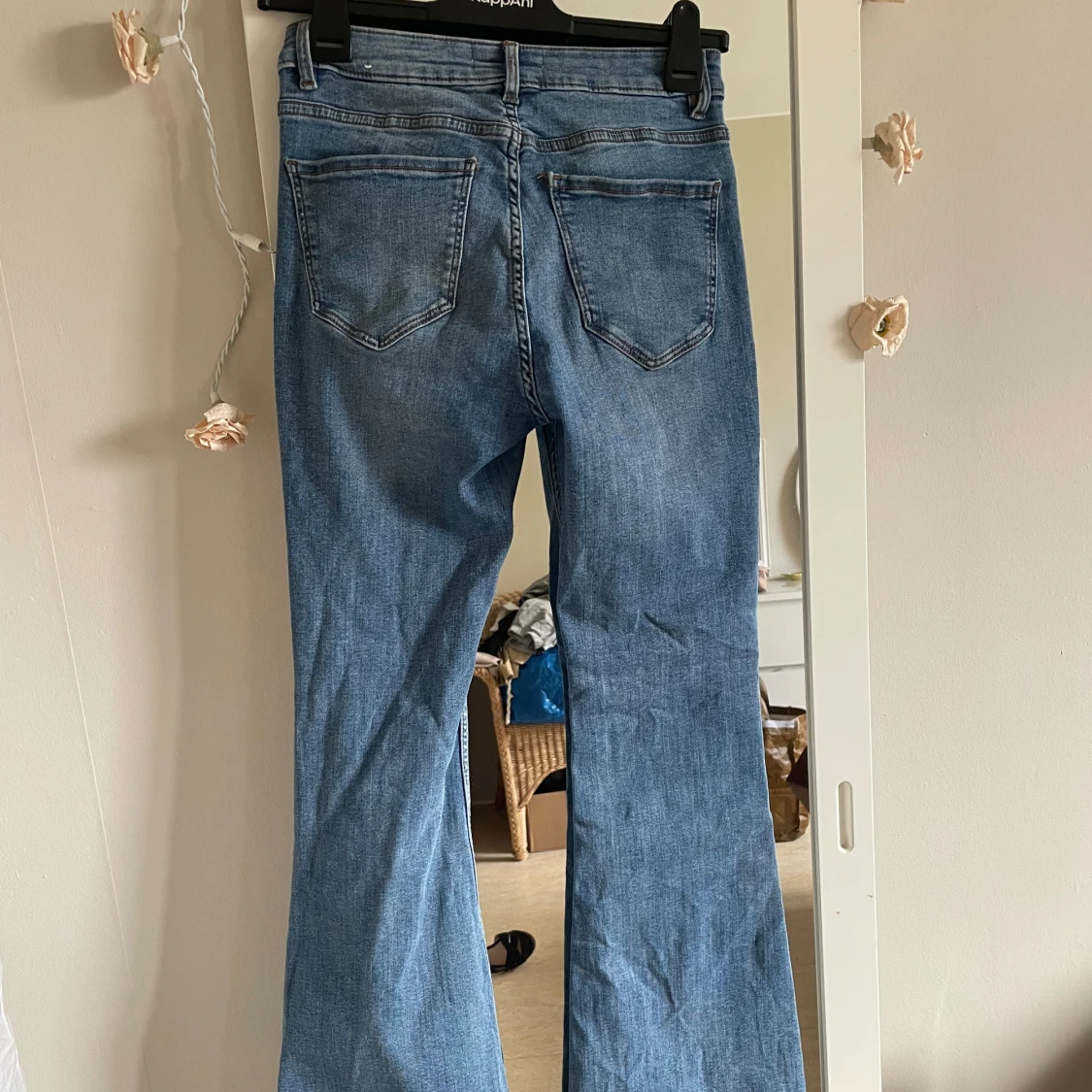 Blå bootcut jeans från MNG Denim - 1