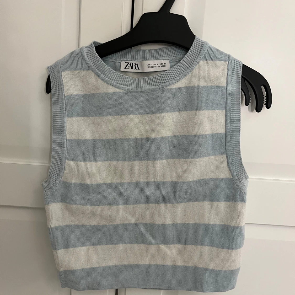 Randig stickad linnetopp från Zara