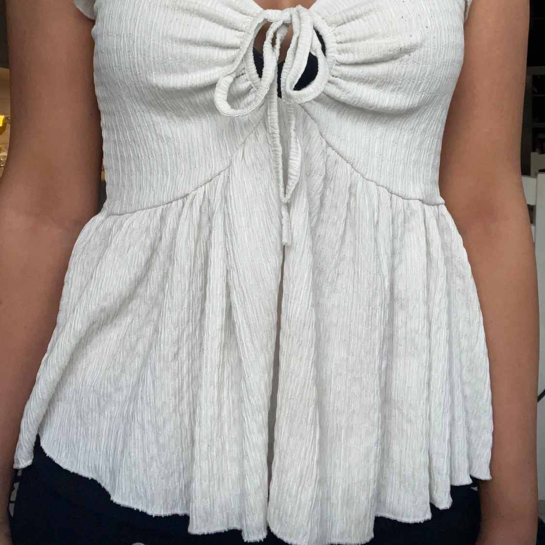 Vit topp med volangärmar - 2