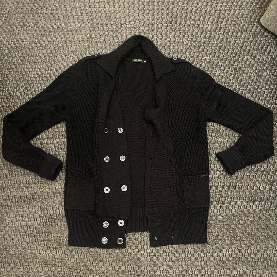 Svart stickad kofta från Antony Morato