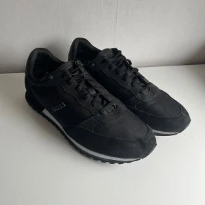 BOSS 399kr & Adidas 249kr - Två par  sneakers – ett par från BOSS  och ett par Adidas Sneakers. 529kr för BOSS Skorna och 249kr för Adidas eller ta båda för 600kr.