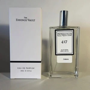 The essence vault 417 - The essence vault 417 100ml, denna är inspirerad av J'adore. Helt oanvänd. Säljer fler parfymer, kolla min profil.