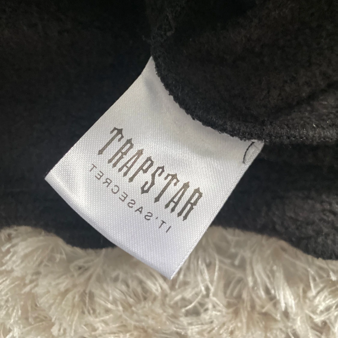 Svart hoodie från Trapstar - 3