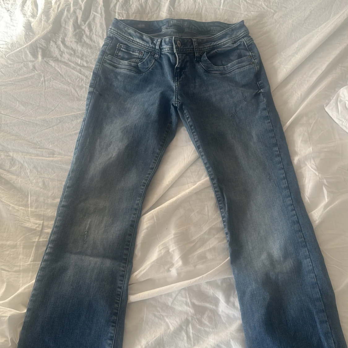 Blå bootcut jeans - 2