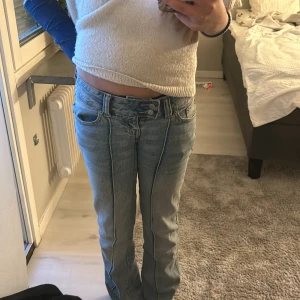 Bootcut jeans - Bootcut Jeans ifrån lager 157 i storlek xs jag är 165 fast har långa ben,jeansen sitter jättebra förutom i längden. Dom har blivit för korta för mig då det är därför jag säljer dom. Tror dom såldes för 250-400 kronor är väldigt osäker så det är därför jag säljer dom för 199kr.