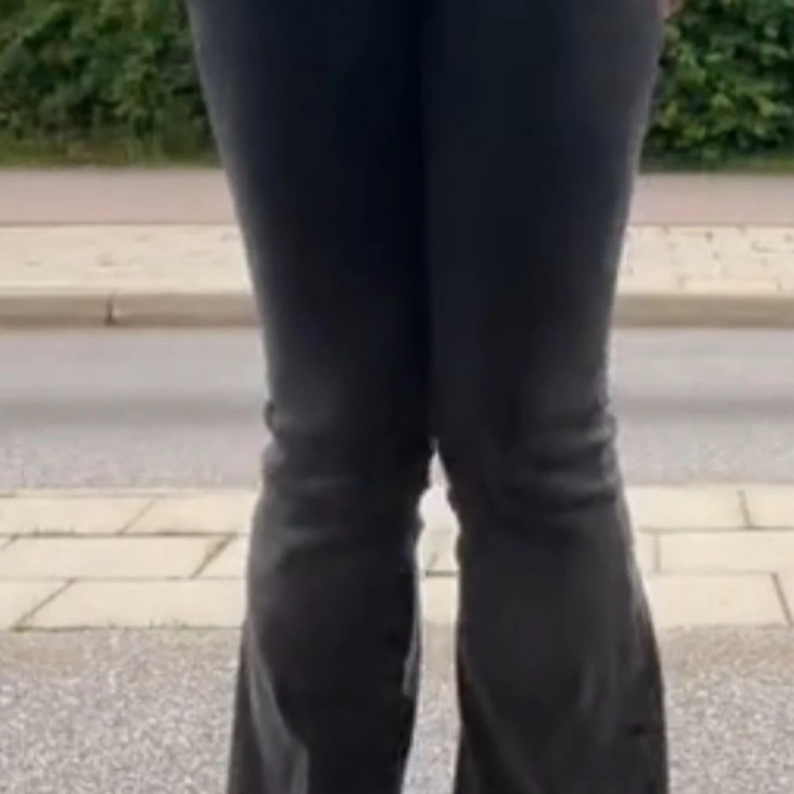 Svarta low waist bootcut jeans