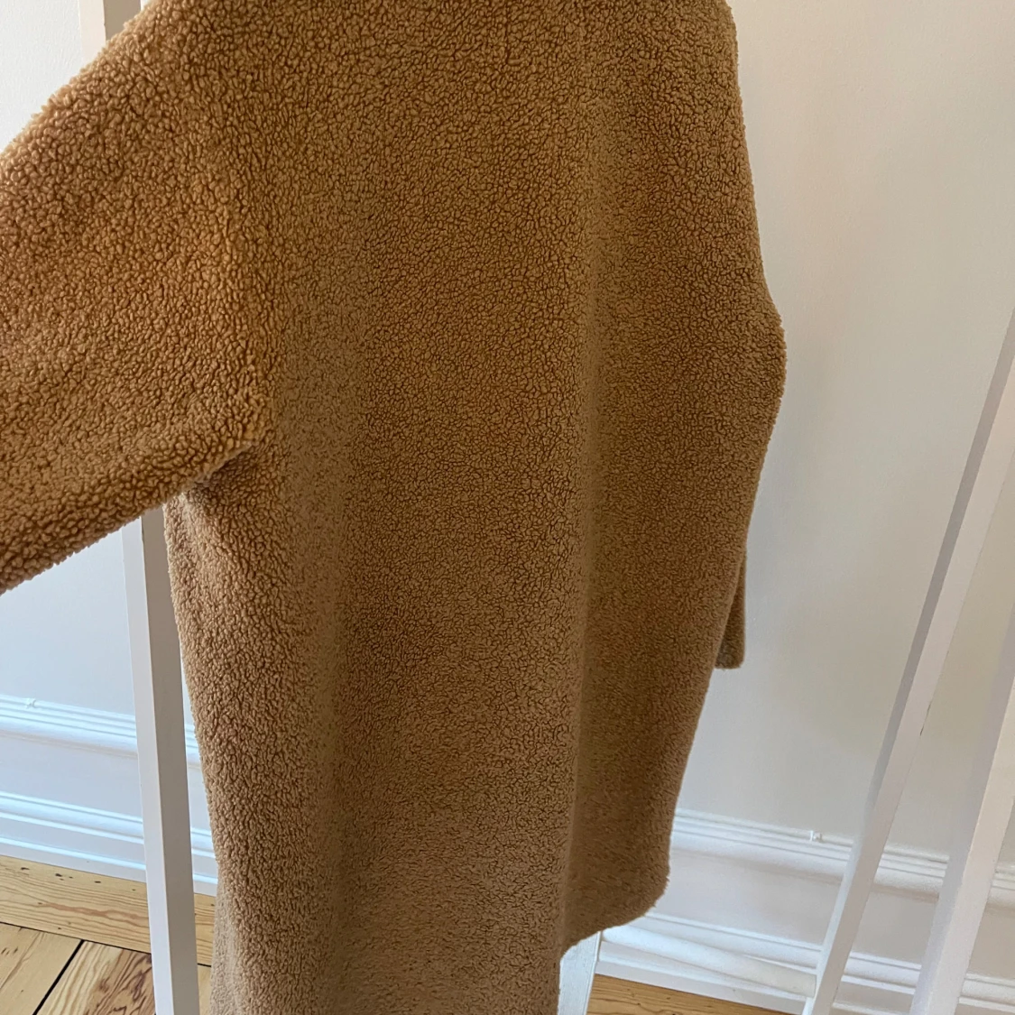 Beige teddyjacka från Hugo Boss - 3