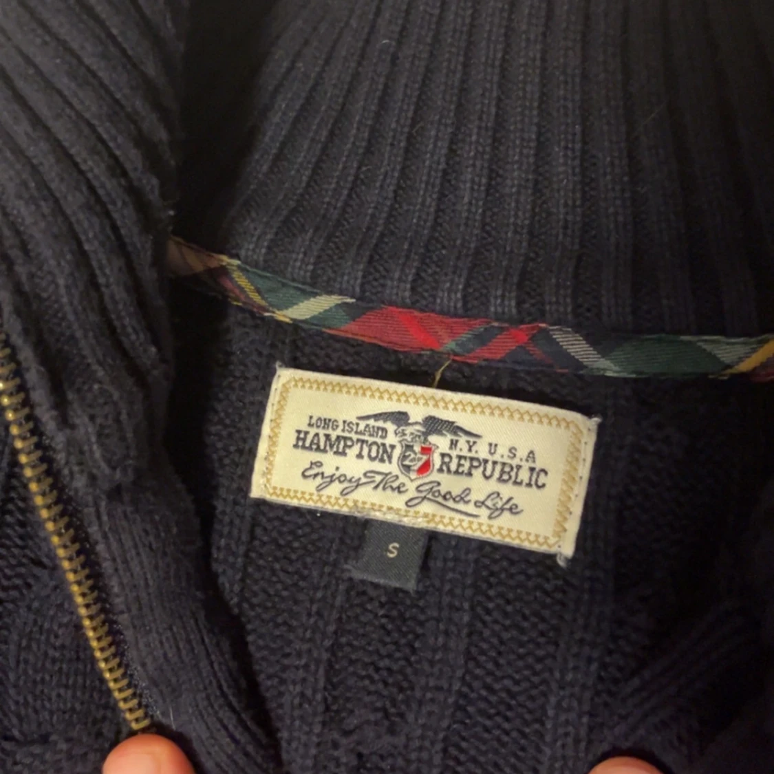 Mörkblå stickad tröja från Hampton Republic - 2