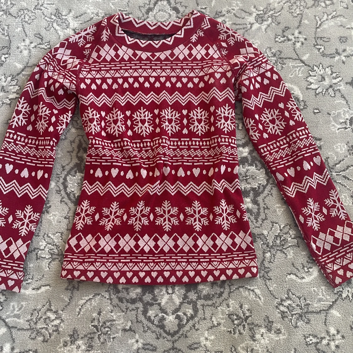 Röd och vit jultröja med snöflingor - 1