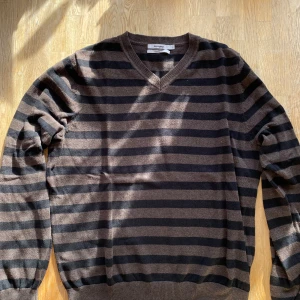 Brun och svart pullover - Bra skick, nästan aldrig använd.