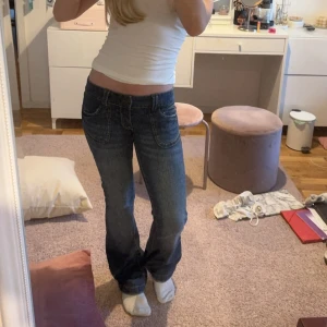 Bootcut jeans  - Jättefina jeans som jag köpt från Vinted men inte använda av ägaren innan, jag har använt få gånger så inga defekter💕Passar perfekt på mig i längden som är 160💕strorlek W27 L31